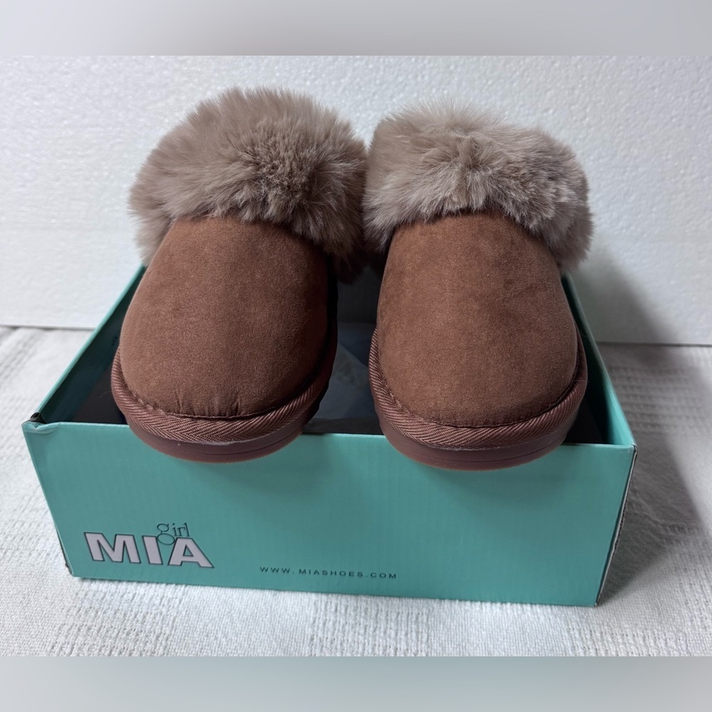 MIA Tan Faux-Fur Backless Slide Big Kids Girl - Picture 8 of 13